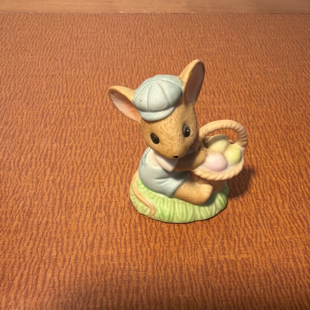 Vintage Enesco Bisque Country Calico Mouse Holding Basket 1984‎ 2"